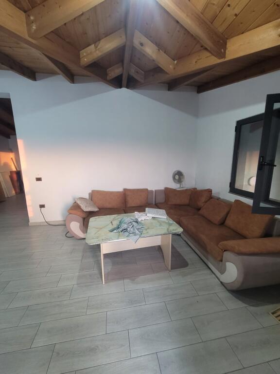 Jepet apartament me qera ne Insitut