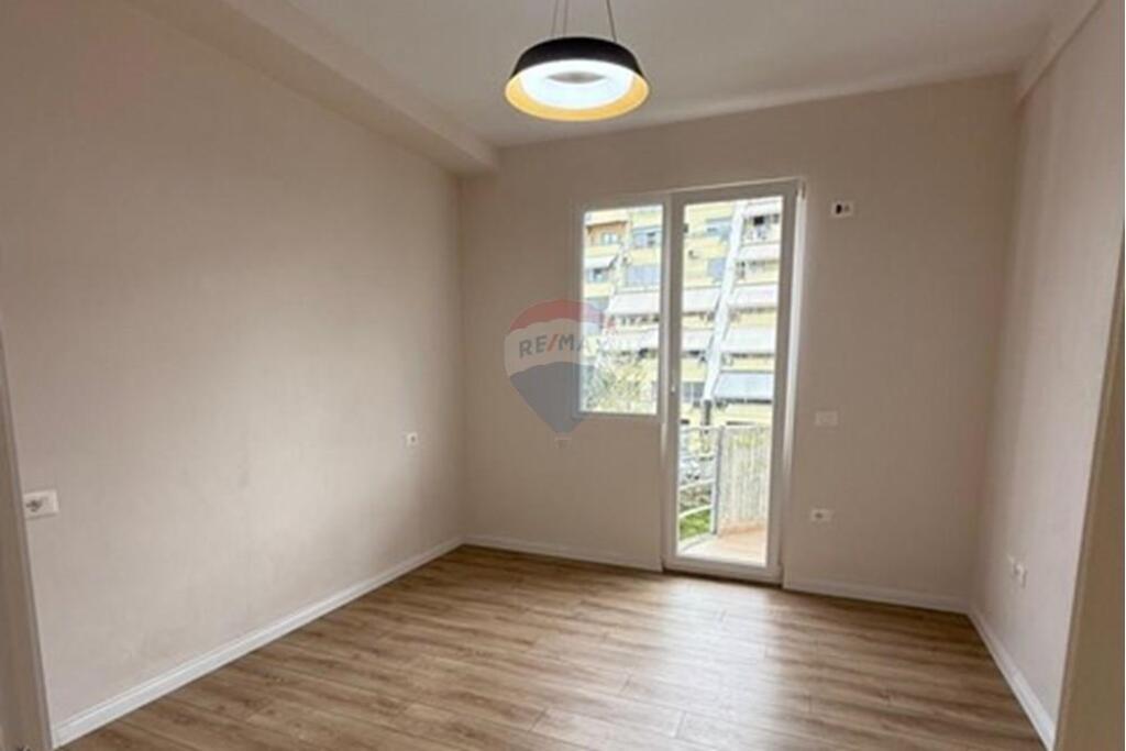 SHITET, APARTAMENT 2+1, FRESKU, TIRANË !