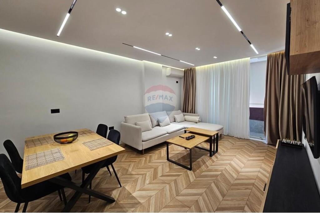 Jepet apartament 1+1 per qira tek Komuna e Parisit.