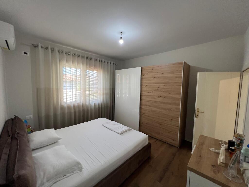 📣 SUPER RENT Apartment 2+1 With Parking 📍 Allias 🛣️ "Sul Gjashta" Street ✨   🏠 Private House 🪜 2nd Floor  🛋️ Furnished With Modern Conditions   💶 Price 500 Euro