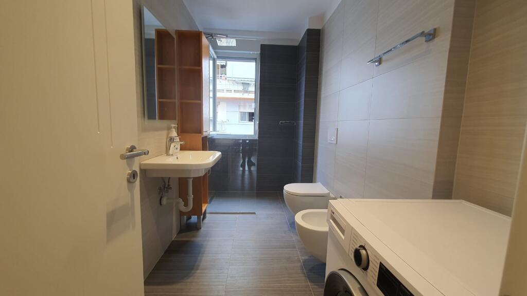 Jepet me qira apartament 1+1 Rruga e Barrikadave.