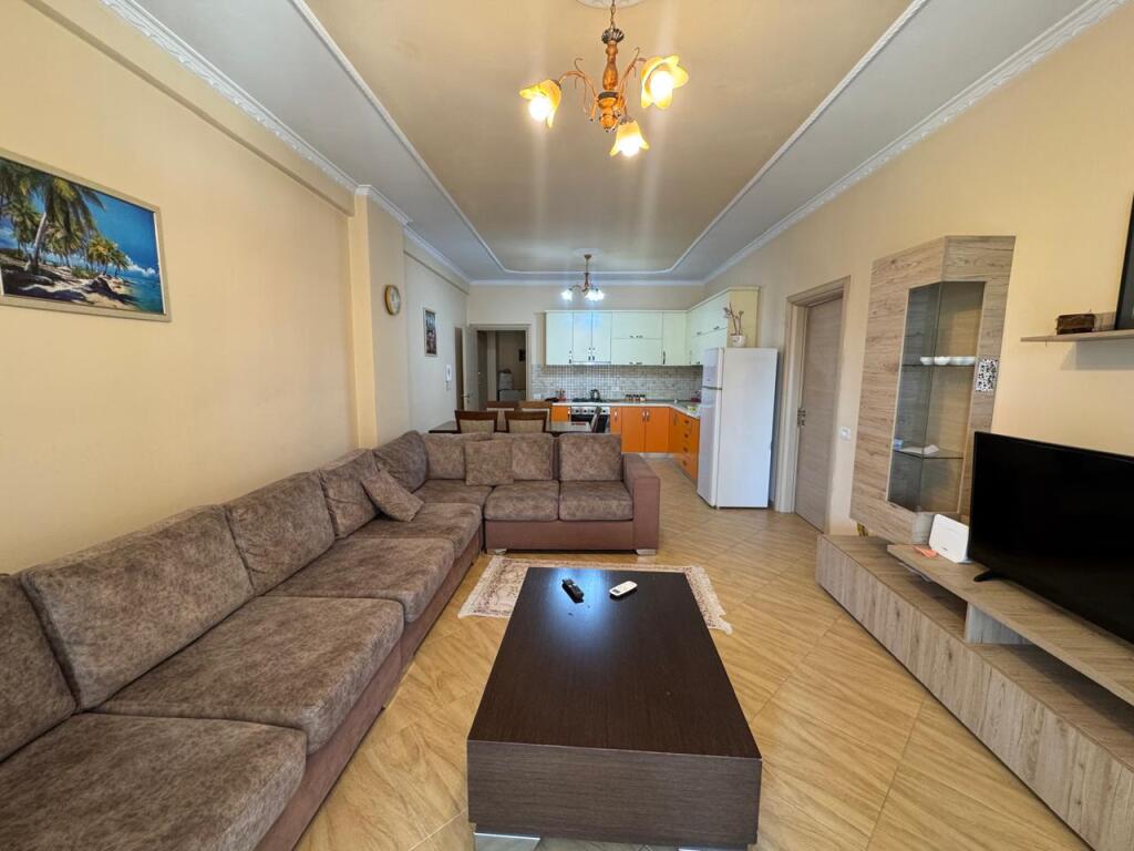 Apartament 2+1 per qira,Liqeni i Thate me pamje nga liqeni