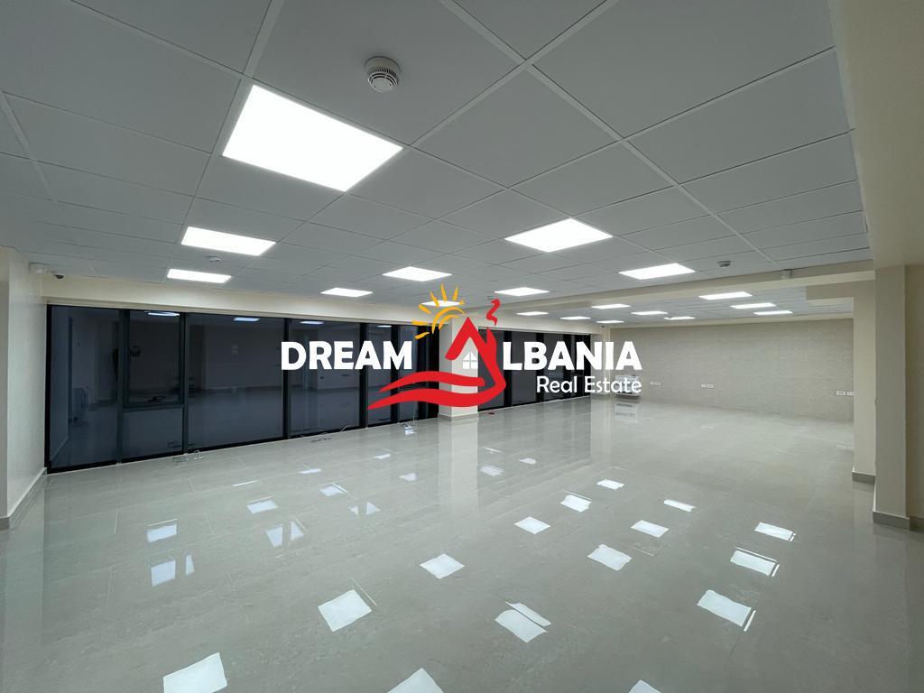 Zyre me qera  Garazhe ne Rrugen e Elbasanit prane Universitetit “Luarasi” ne Tirane (ID 4261839)
