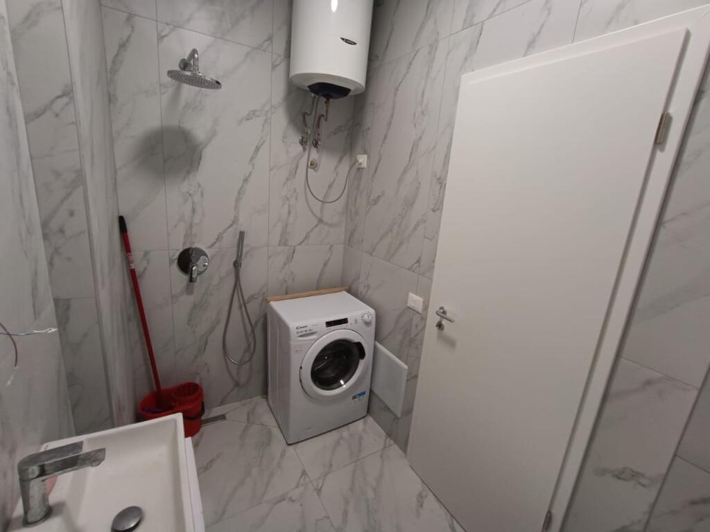Jepet me qera apartament 1+1 freks