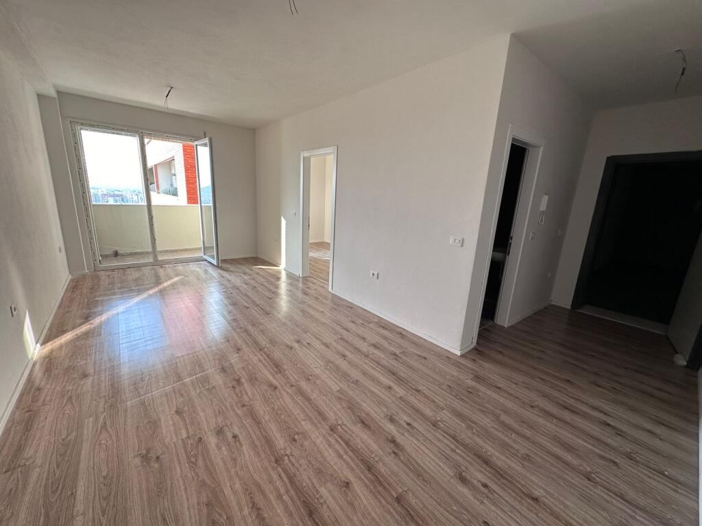 Jepet me qera Apartament luxury 1+1 / Rruga Kavajes