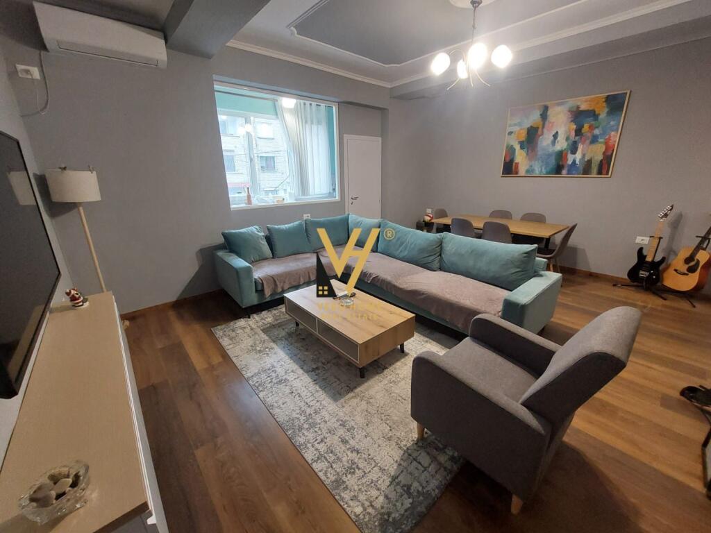 JEPET VILE TRE KATESHE ME QIRA TE RRUGA E ELBASANIT 1.200 EURO