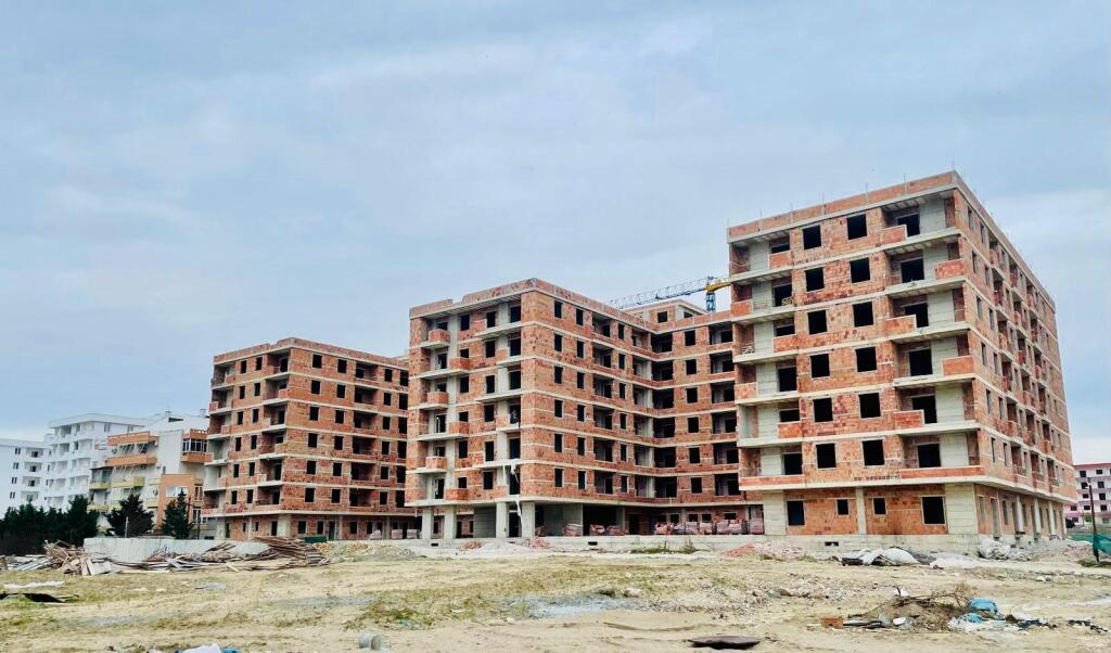 Opportunity, studio apartments for sale in GOLEM, 55,000 euros, in the plastering phase 

