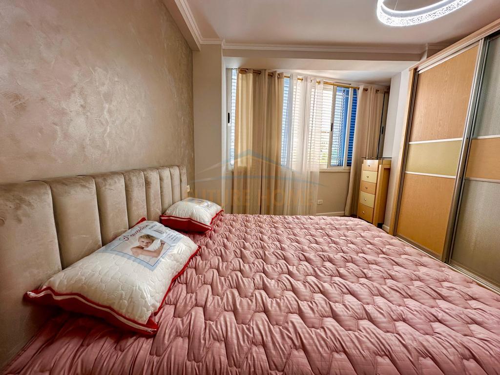 Shitet, Apartament 1+1 Prane Eleonores, Kodra e Diellit, Tirane.