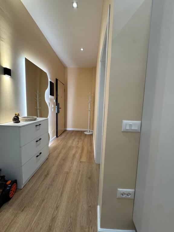 Apartament shumë i madhe në Lungomare pranë Hotel Britania
