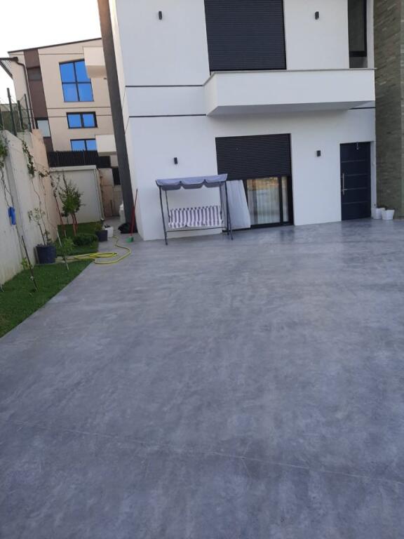 Si dà ingresso 1+1+parcheggio vicino a Tegu