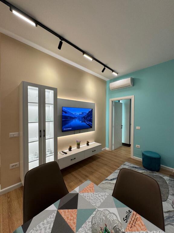 Apartament shumë i madhe në Lungomare pranë Hotel Britania