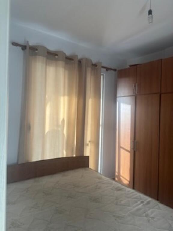 Jepet me qera super 2+1 te vila L me 400€