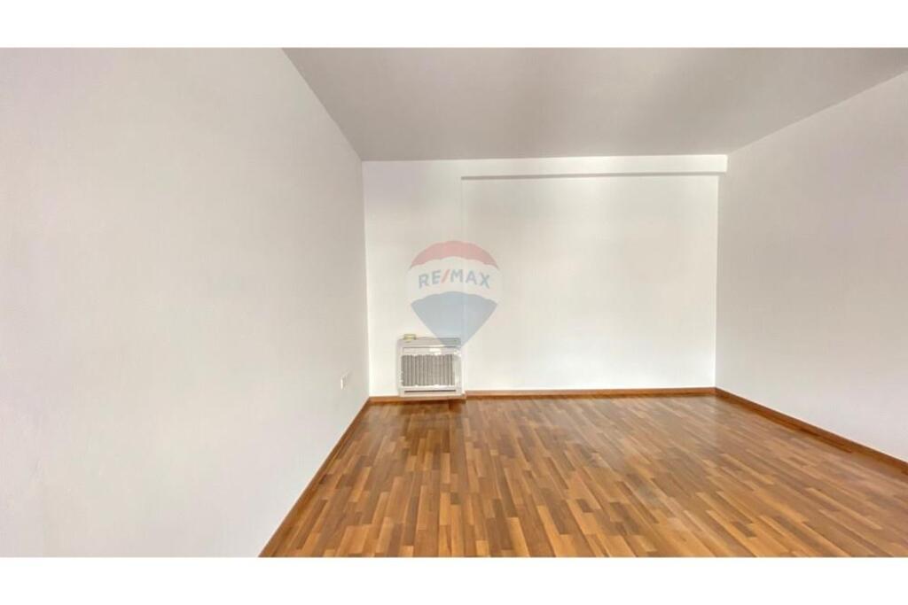 Office 59m2 for rent at Rtsh