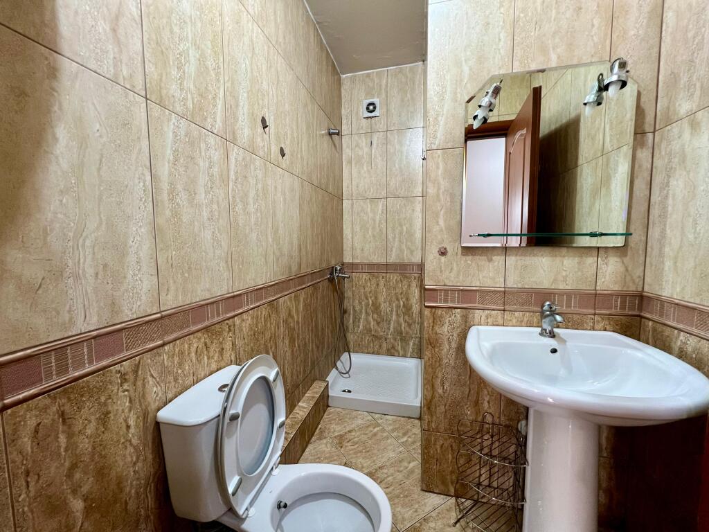 Appartamento 1+1+Veranda in affitto, “Pazari i Ri”, Tirana.