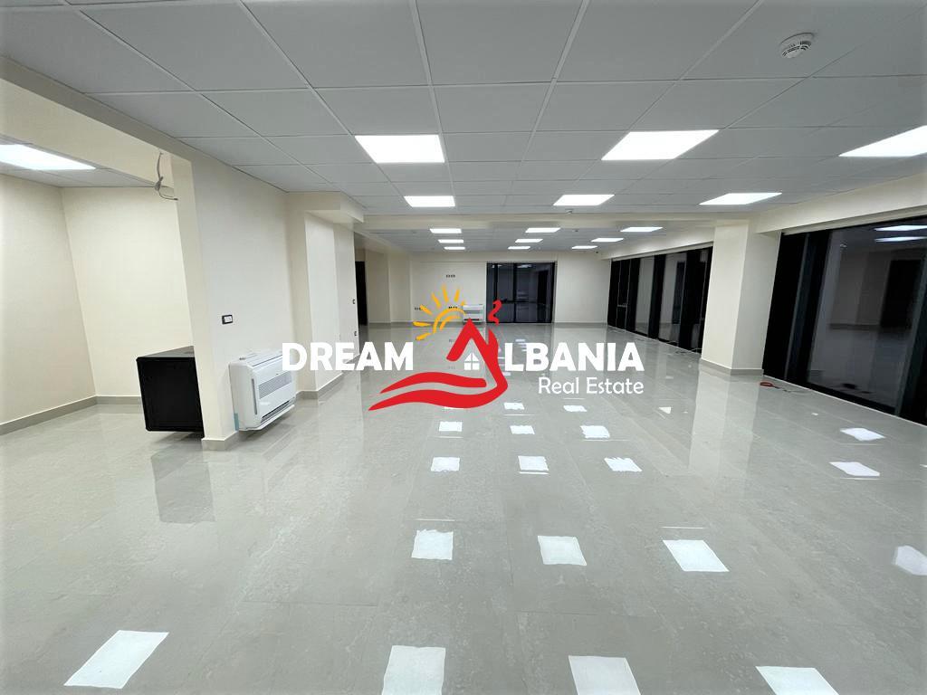 Zyre me qera  Garazhe ne Rrugen e Elbasanit prane Universitetit “Luarasi” ne Tirane (ID 4261839)
