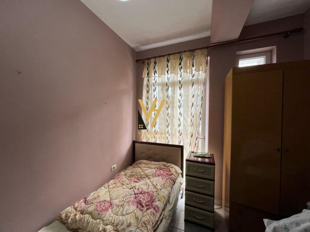 JEPET VILE TRE KATESHE ME QIRA TE RRUGA E ELBASANIT 1.200 EURO