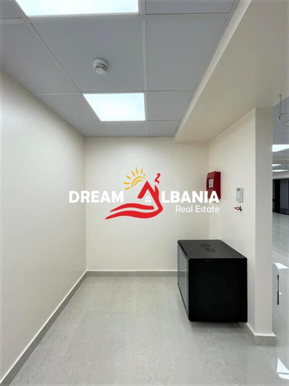 Zyre me qera  Garazhe ne Rrugen e Elbasanit prane Universitetit “Luarasi” ne Tirane (ID 4261839)
