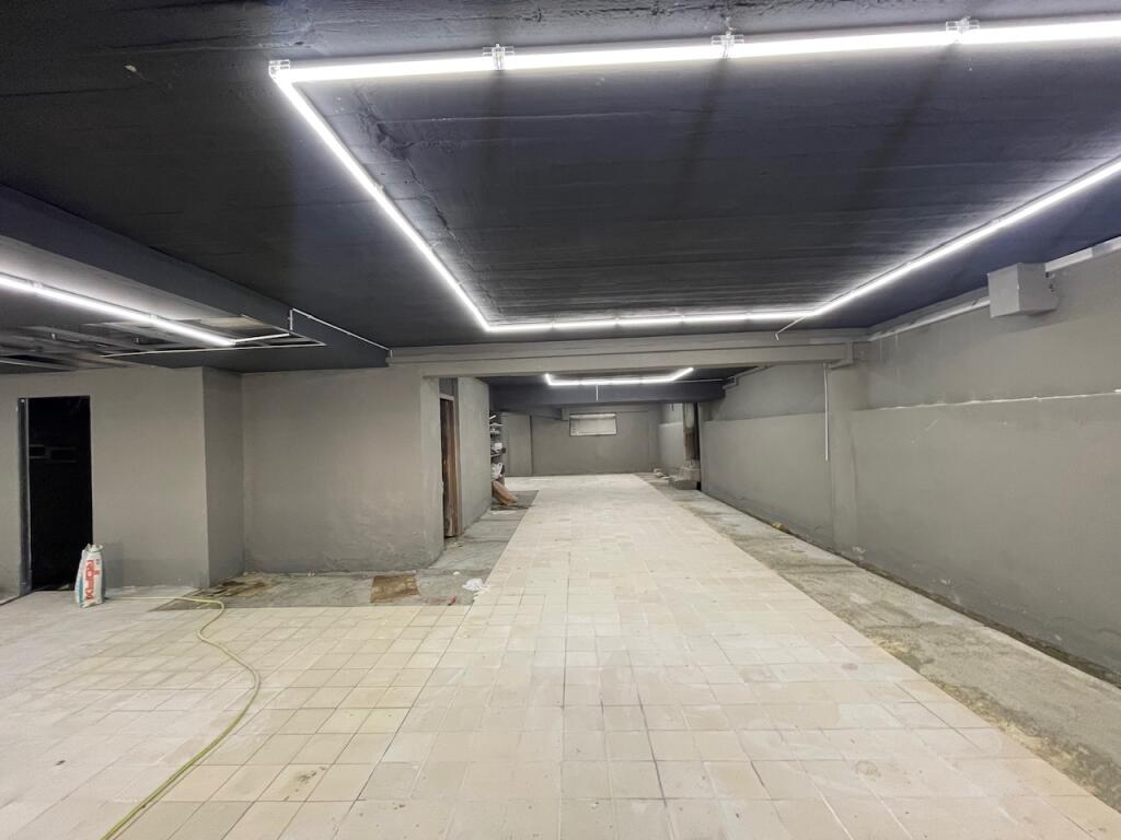 Si offre ambiente in AFFITTO per MAGAZZINO vicino a LAKE VIEW - Diga del Lago.