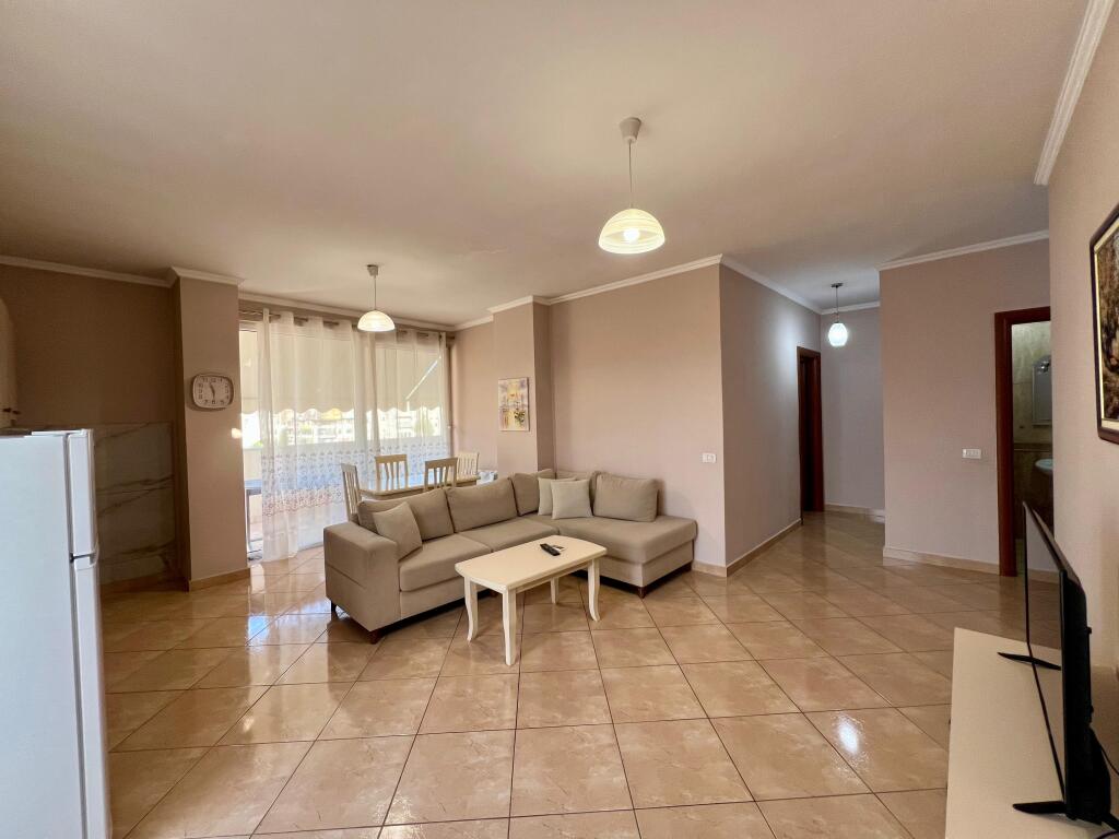 Appartamento 1+1+Veranda in affitto, “Pazari i Ri”, Tirana.