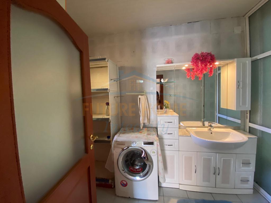 Qera, Apartament 2+1+Parkim, Ish Tregu Elektrik, Tiranë.