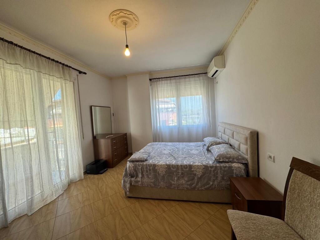 Apartament 2+1 per qira,Liqeni i Thate me pamje nga liqeni