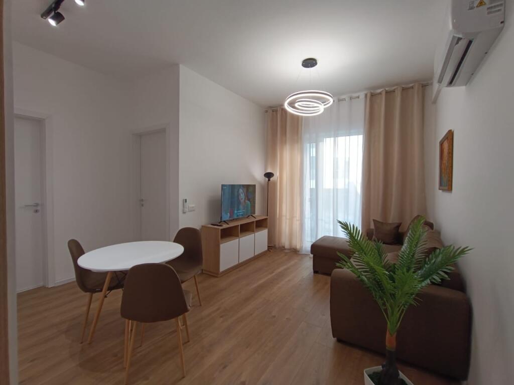 Jepet me qera apartament 1+1 freks