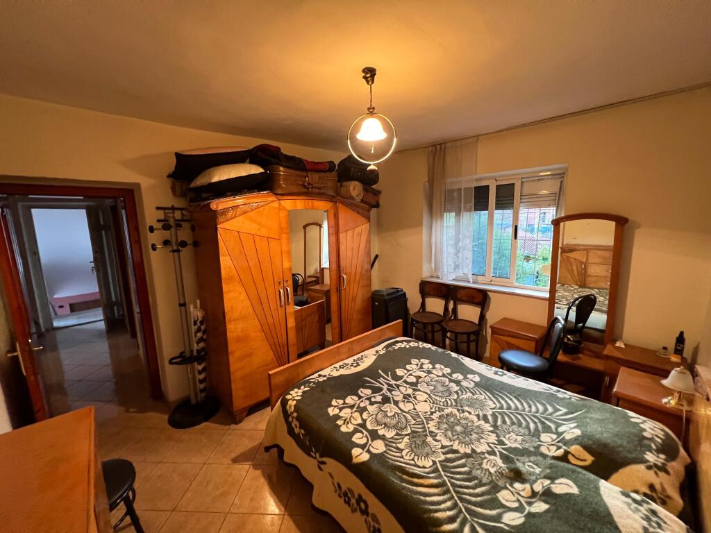 📣 QERA Apartament 2+1 📍 Prane Shkolles Se Baletit 🛣️ Rruga "Mihal Grameno" ✨   🏢 Ndertim Ekzistues  🪜 Kati 2 (Pa Ashensor)  📐 Siperfaqe 75 m2   💶 Cmimi45.000 Leke
