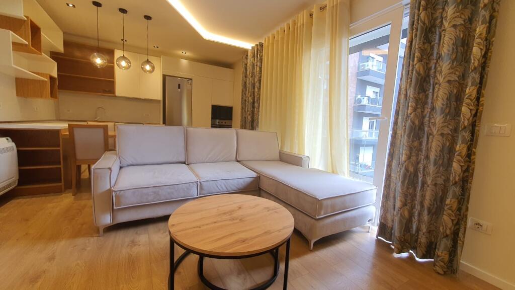 Jepet me qira apartament 1+1 Rruga e Barrikadave.