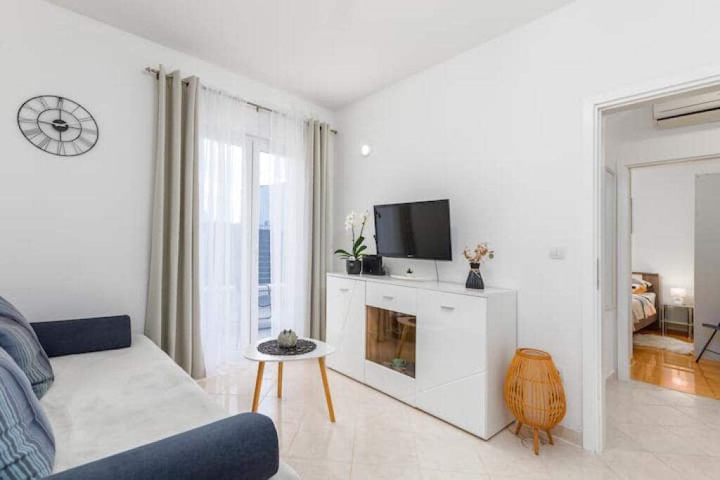 Apartment For Rent 3+1+2 At Selvia (ID B230169) Tirana