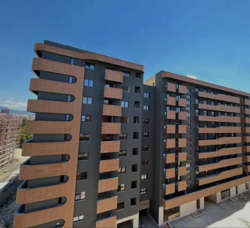 Apartament 2+1 me qera Astir