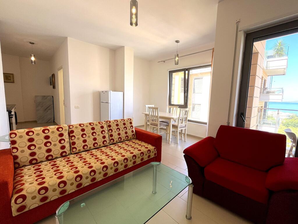 Apartament shumë i madhe në zonën e  Ftohte brenda një rezidence 5 yjesh me pishinë