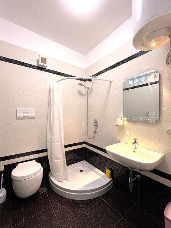 Apartament shumë i madhe në zonën e  Ftohte brenda një rezidence 5 yjesh me pishinë