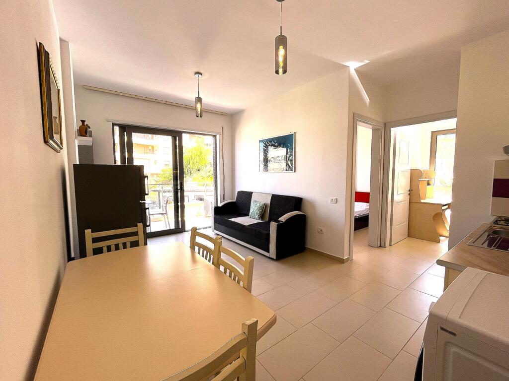 Apartament shumë i madhe në zonën e  Ftohte brenda një rezidence 5 yjesh me pishinë