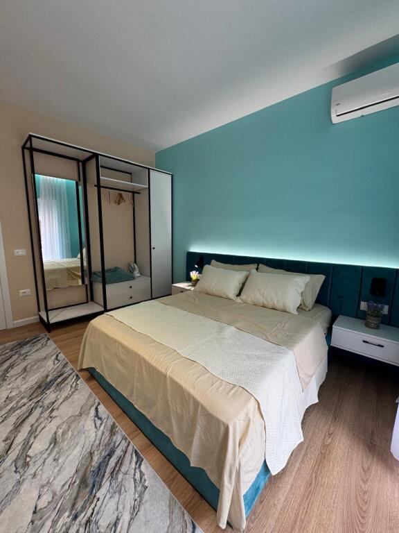 Apartament shumë i madhe në Lungomare pranë Hotel Britania
