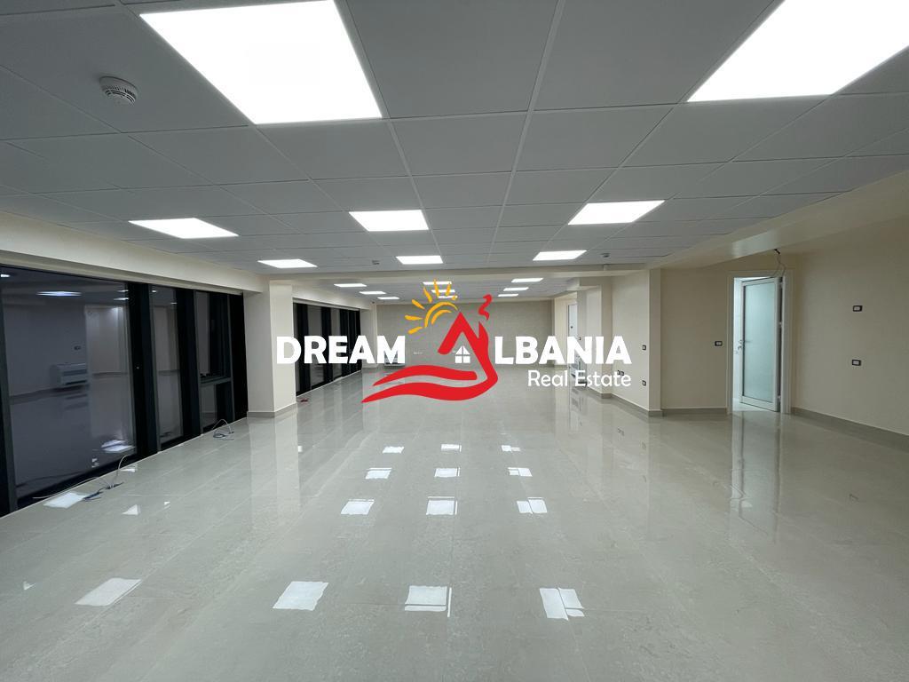 Zyre me qera  Garazhe ne Rrugen e Elbasanit prane Universitetit “Luarasi” ne Tirane (ID 4261839)
