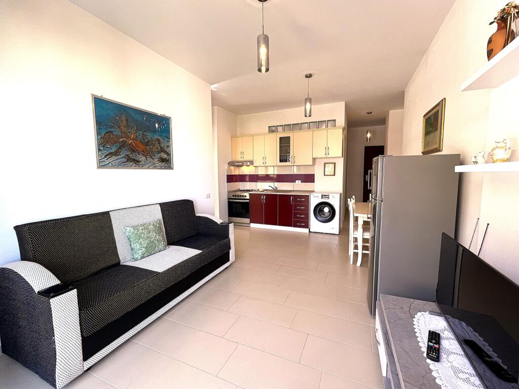 Apartament shumë i madhe në zonën e  Ftohte brenda një rezidence 5 yjesh me pishinë