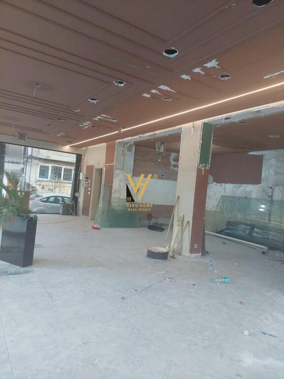 SHOP FOR RENT 230 M2 IN THE BUILDING WITH ARROW 1,700 EURO