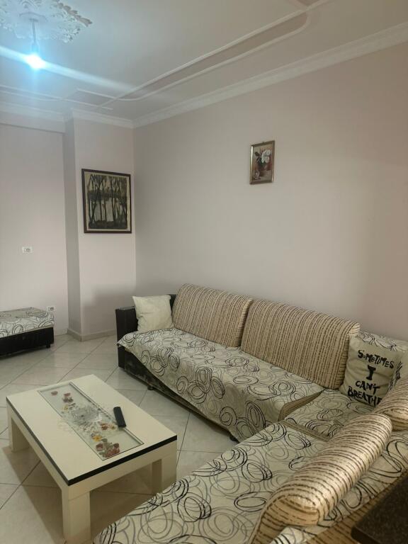 Apartament me qera 2+1