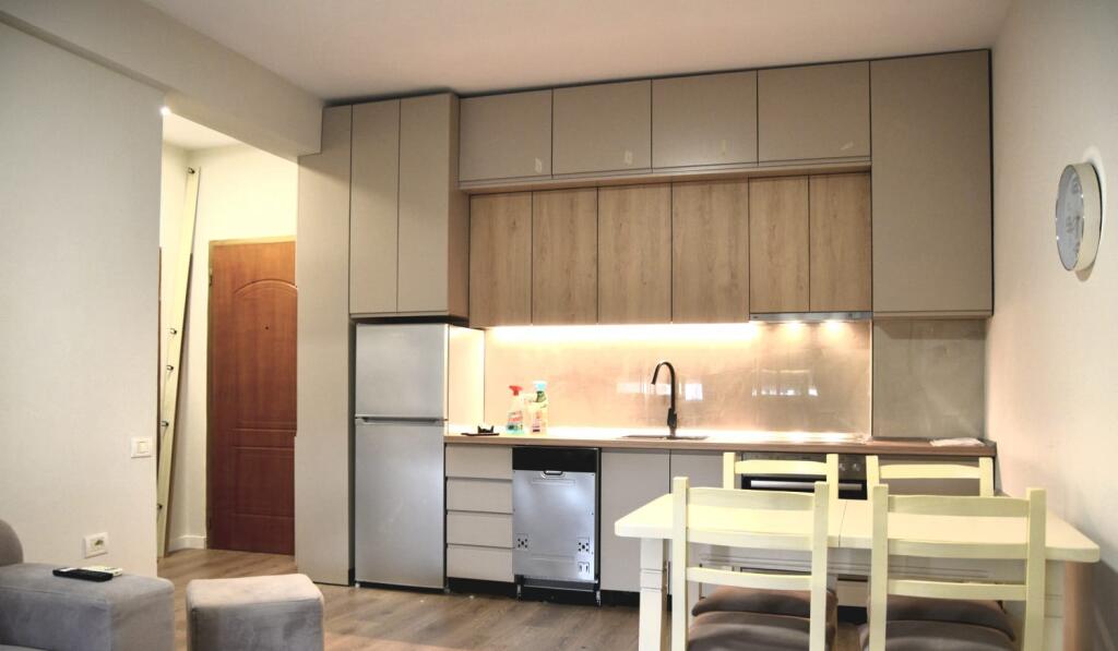 Apartament për qera -Komuna Parisit