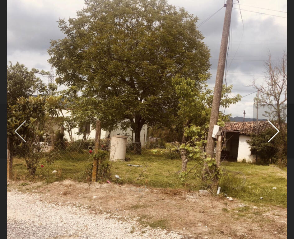 Terreno e vecchia costruzione di un piano in vendita a Kashar