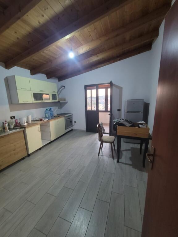 Jepet apartament me qera ne Insitut