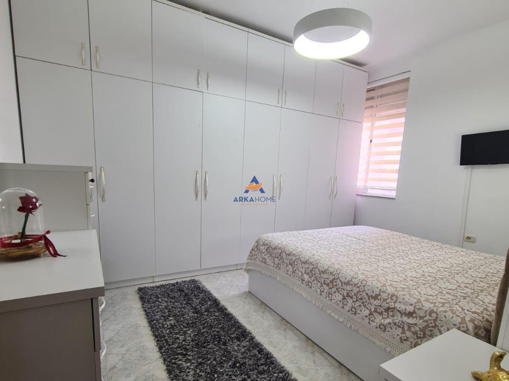 AFFITTASI APPARTAMENTO 1+1 IN "VIA KONGRESI I MANASTIRIT, DI FRONTE ALLA SCUOLA CAJUPI" 550 EURO