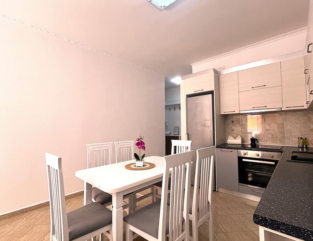 Apartament modern i madh pranë Lungomare VETËM PËR STUDENTË
