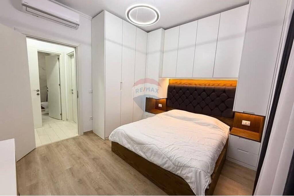 Jepet me qira 2+1 + post parkimi te Kodra Diellit!
