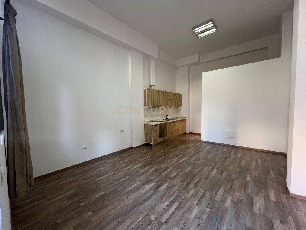Monolocale in affitto – Zona di Brryli, Tirana