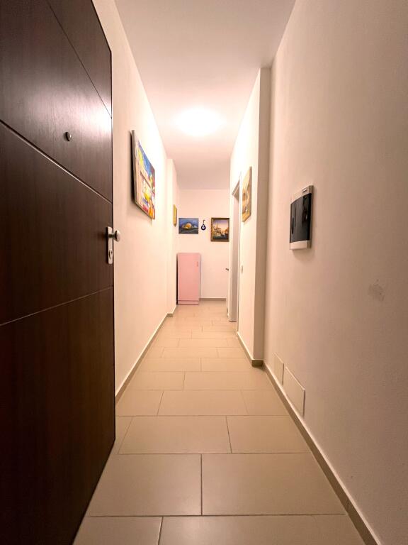 Apartament shumë i madhe në zonën e  Ftohte brenda një rezidence 5 yjesh me pishinë