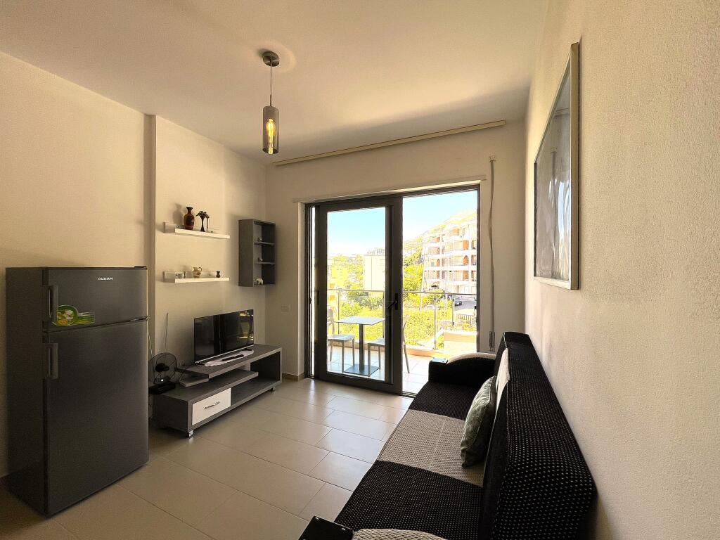 Apartament shumë i madhe në zonën e  Ftohte brenda një rezidence 5 yjesh me pishinë