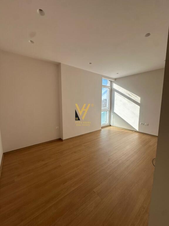 OFFICE 100 M2 FOR RENT AT KIKA 2, PARIS COMMUNE 100,000 LEKE