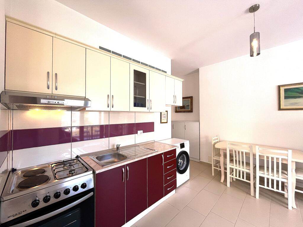 Apartament shumë i madhe në zonën e  Ftohte brenda një rezidence 5 yjesh me pishinë