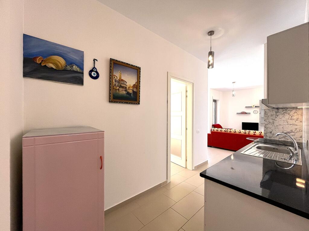 Apartament shumë i madhe në zonën e  Ftohte brenda një rezidence 5 yjesh me pishinë